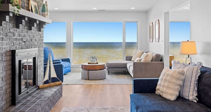 Cliffside Bay Home · Private Beach, Shark Tooth Hunting & Panoramic Bay Views