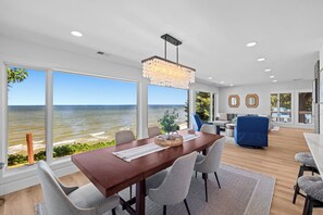 Dining - Cliffside Bay Home · Private Beach, Shark Tooth Hunting & Panoramic Bay Views (Saint Leonard)