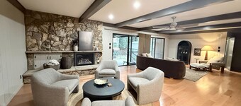 Spacious Riverfront Retreat, Fireplaces & Game Room