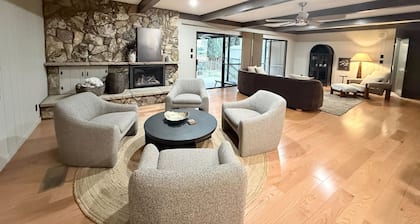 Spacious Riverfront Retreat, Fireplaces & Game Room