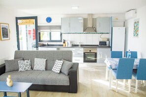 TV - Sandine House (Estreito da Calheta)