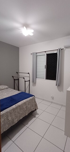 2 bedrooms, WiFi, bed sheets - Ubatuba Home Condominium. In the city center, strategic point. (Ubatuba)