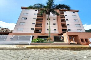 Exterior - Ubatuba Home Condominium. In the city center, strategic point. (Ubatuba)