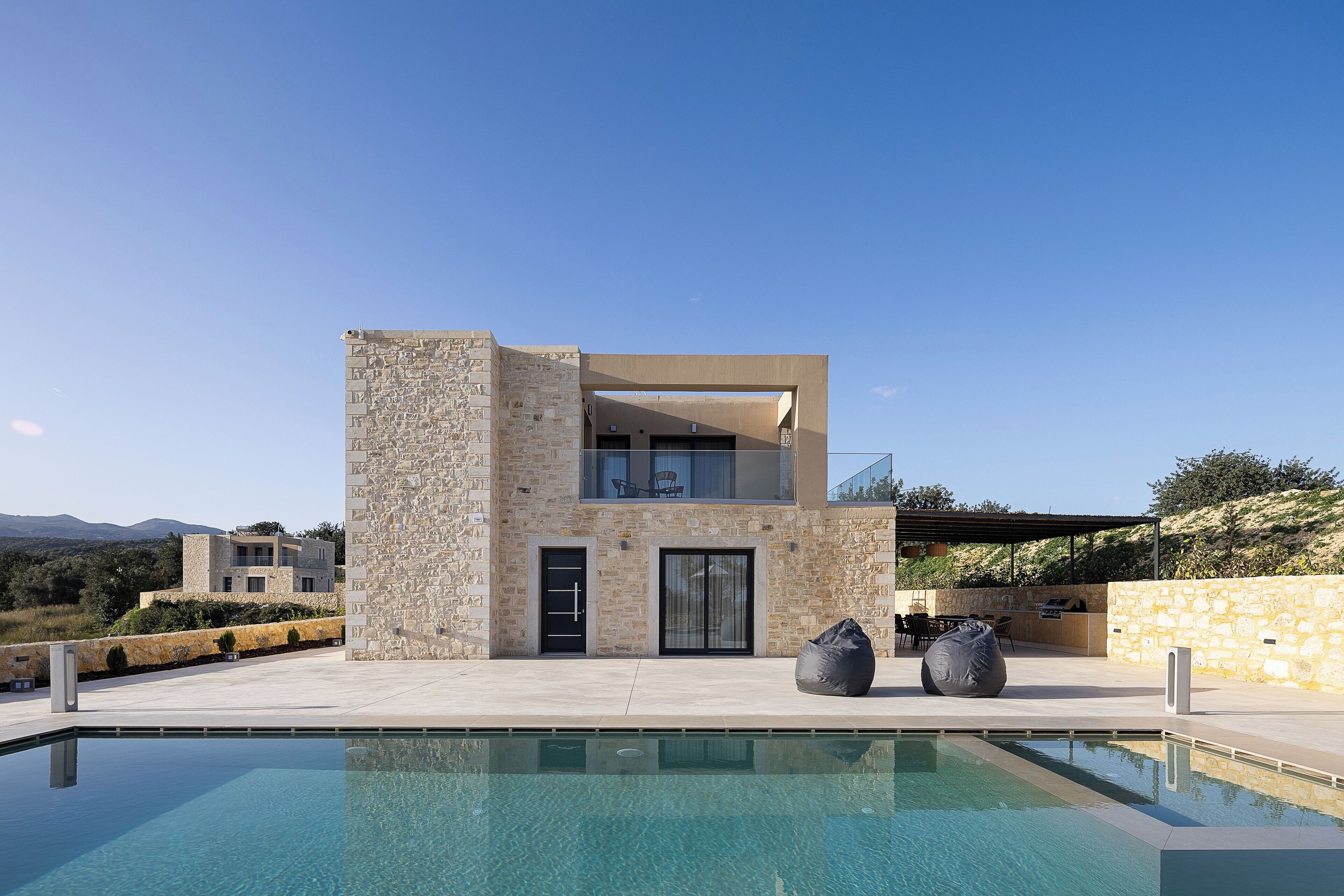 Private 40 sqm outdoor pool with integrated kids pool to relax under the sun