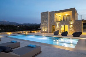 Outdoor pool - Secluded Retreat with Private Pool & Breathtaking Views (Rethymno)