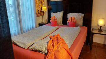 Cottage | 1 bedroom, individually furnished, bed sheets