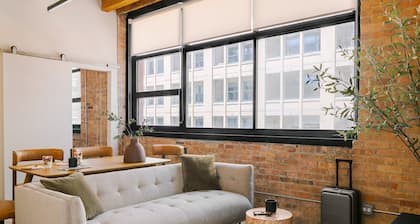 LIVN West Loop Chicago 2 BR City View