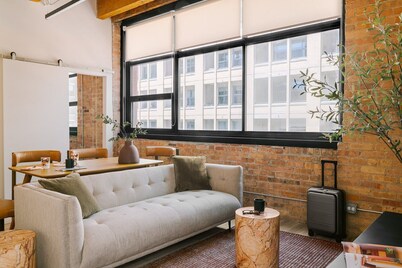 LIVN West Loop Chicago 2 BR City View