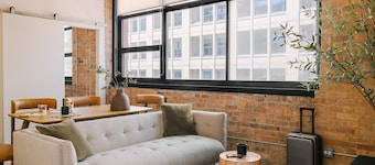LIVN West Loop Chicago 2 BR City View