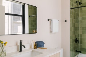 Unclassified image, 4 of 19, button - LIVN West Loop Chicago (Chicago)