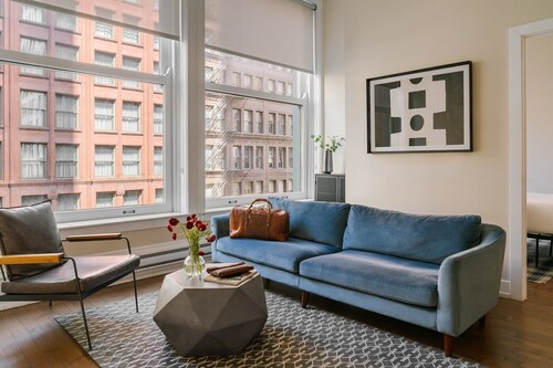 LIVN Millennium Park Downtown Chicago Superior 2 BR