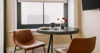 LIVN Millennium Park Downtown Chicago Studio