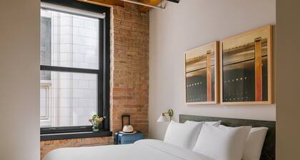 LIVN West Loop Chicago Queen Superior Studio