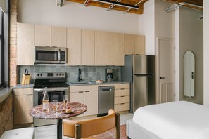 Fridge, microwave, oven, stovetop - LIVN West Loop Chicago Classic Queen Studio (Chicago)