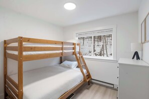 2 chambres, fer et planche à repasser, Wi-Fi, draps fournis