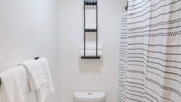 Bruser, hårtørrer, håndklæder, Shampoo