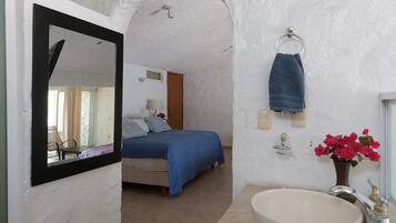 4 habitaciones, acceso a internet y ropa de cama