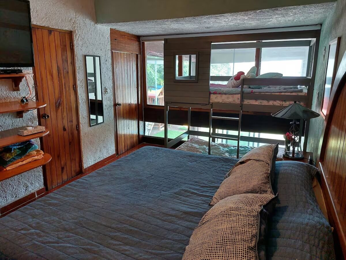 4 habitaciones, acceso a internet y ropa de cama 