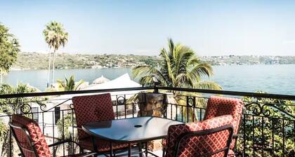 Private European Chalet - Pool - Lake - Volcanoes View - 15 People