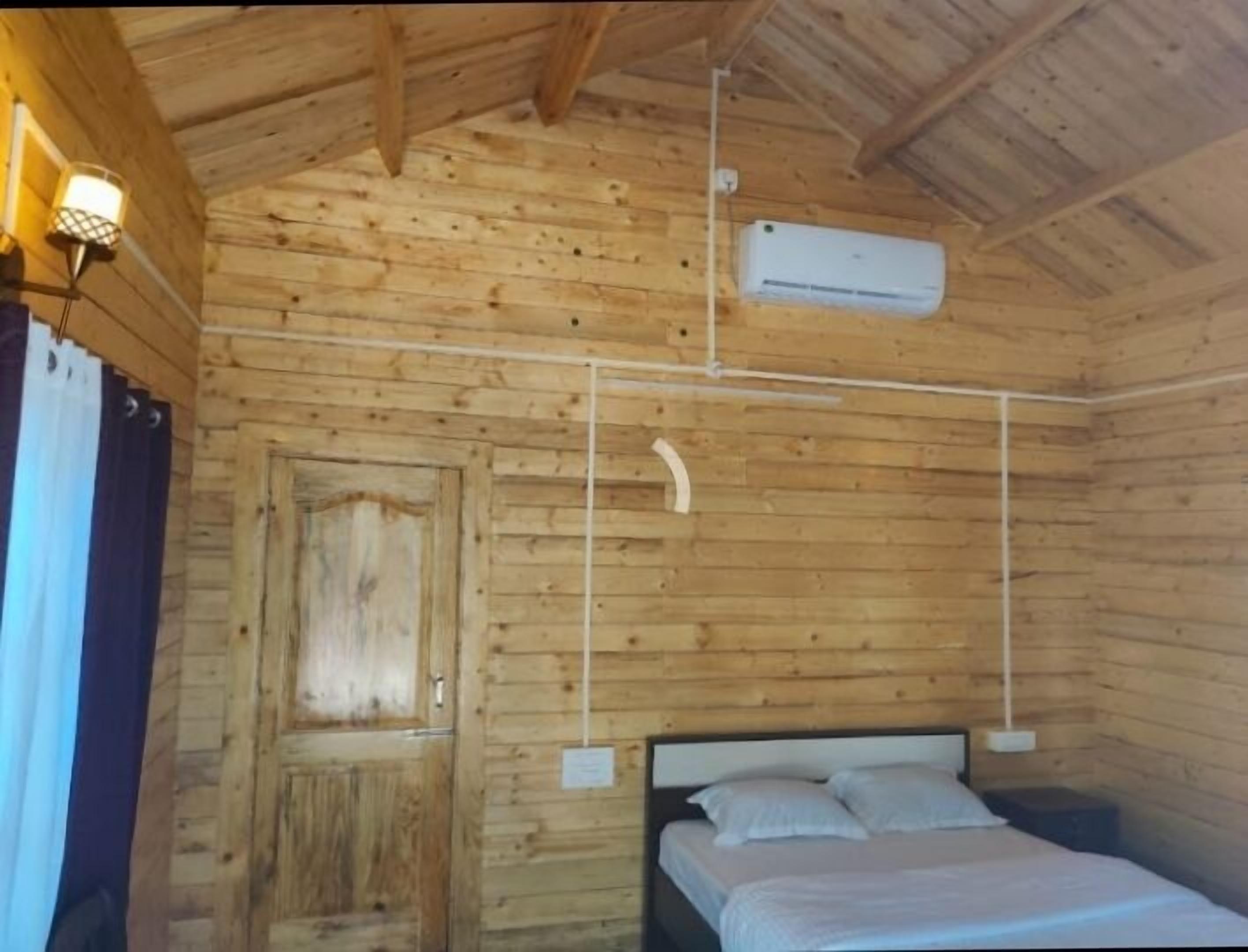 Deluxe Cottage, Hill View | Desk, laptop workspace