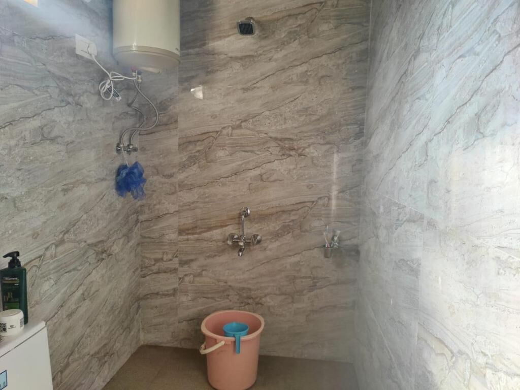 Pancuran mandi, kelengkapan dandanan diri percuma, tuala disediakan 