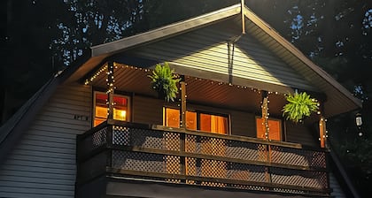 Sunrise Balcony, private back porch centrally located minutes to 83 & Rt 30