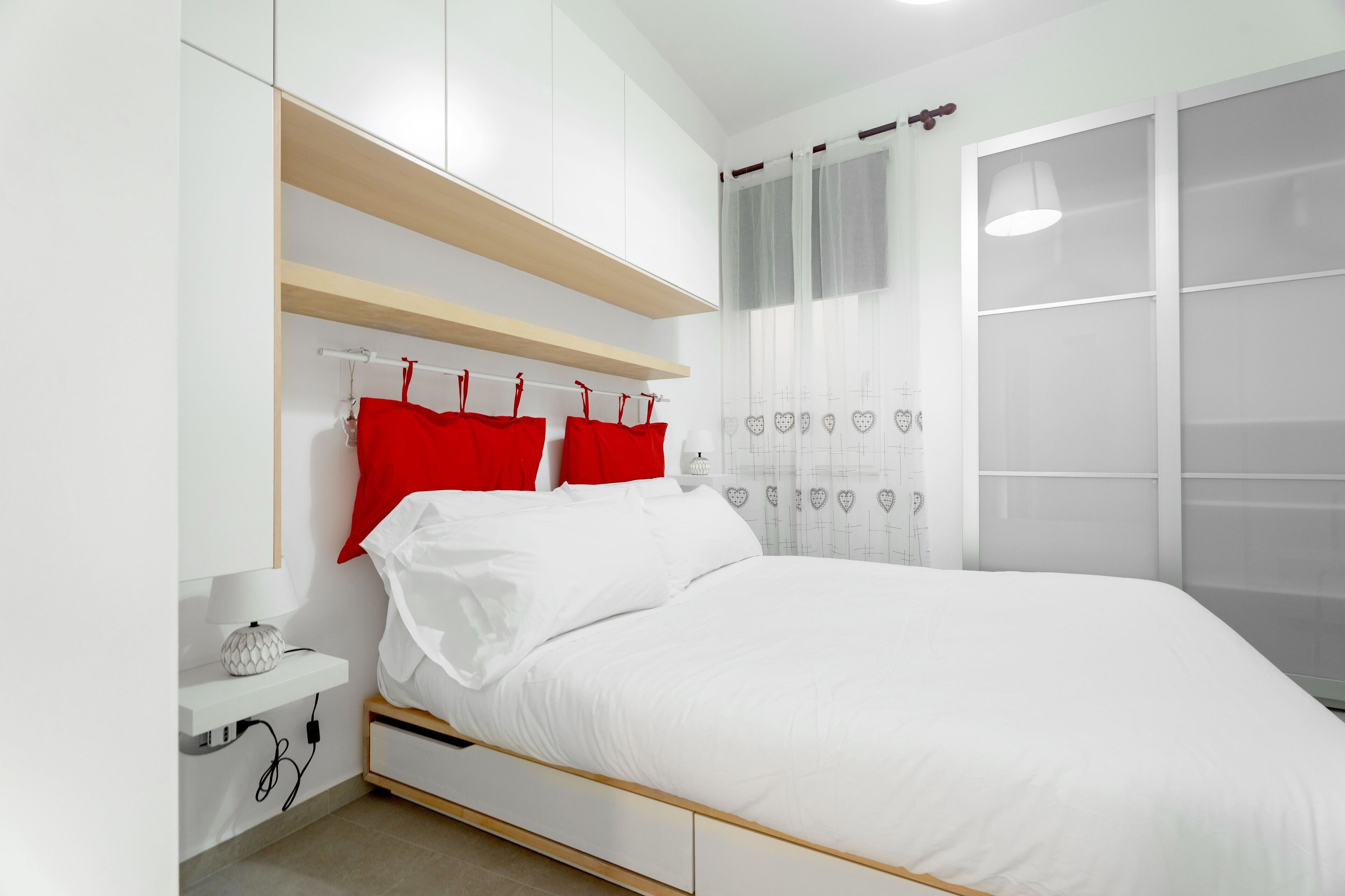 Free WiFi, bed sheets