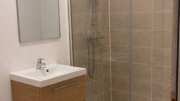 Toallas y papel higiénico