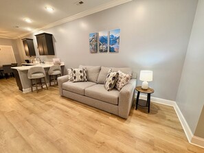 Smart TV - Urban Oasis 456 - Close to everything in Cleveland! (Cleveland)