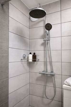 Shower, towels - Apartment in the heart of the sands, sleeps 6 (Les Sables-d´Olonne)
