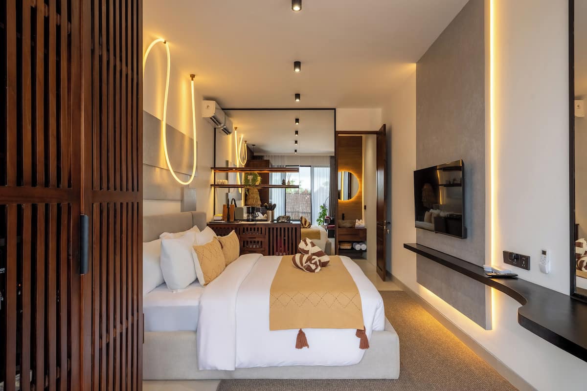 Suite, 1 King Bed, Kitchen