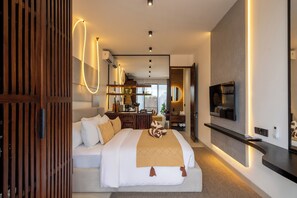 Suite, 1 très grand lit, cuisine | Coffre-fort, bureau, espace de travail pour ordinateurs portables