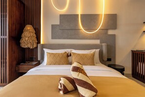 Suite, 1 cama King size, cocina | Caja de seguridad en la habitación y escritorio 
