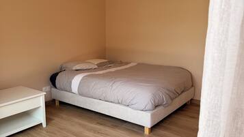 1 Schlafzimmer, Reisekinderbett, WLAN, Bettwäsche