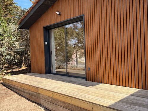 la cabane de la plage, au milieu des pins, parking privé, 300m de la plage