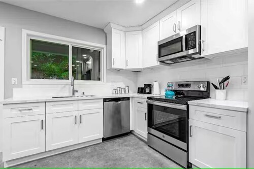 Unit B Freetown Blueplex Downtown Lafayette 2br/2.5ba