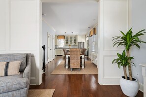 Smart TV - Picture Perfect Charleston Living on Spring St (Charleston)
