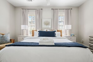 2 bedrooms, iron/ironing board, free WiFi, bed sheets - Picture Perfect Charleston Living on Spring St (Charleston)