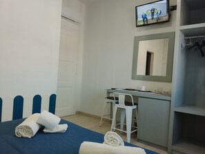 Unclassified image, 5 of 9, button - 18 SQM double room with private bathroom, refrigerator, air conditioning Vesuvius view (Pompei)