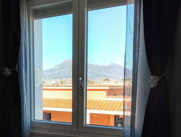 Unclassified image, 1 of 9, button - 18 SQM double room with private bathroom, refrigerator, air conditioning Vesuvius view (Pompei)