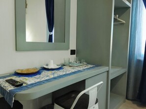 Unclassified image, 2 of 9, button - 18 SQM double room with private bathroom, refrigerator, air conditioning Vesuvius view (Pompei)