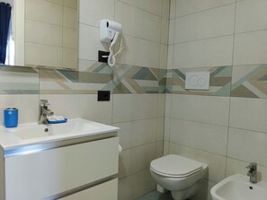 Unclassified image, 4 of 9, button - 18 SQM double room with private bathroom, refrigerator, air conditioning Vesuvius view (Pompei)