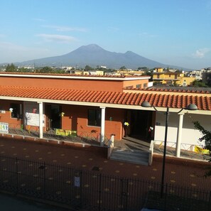 Unclassified image, 3 of 9, button - 18 SQM double room with private bathroom, refrigerator, air conditioning Vesuvius view (Pompei)