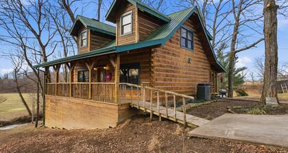 Cabin on the Hill Near Lake Cumberland w/Hot Tub