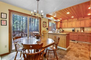 Fridge, microwave, oven, stovetop - Mountain Getaway w/ Hot Tub & Fireplace (Sisters)