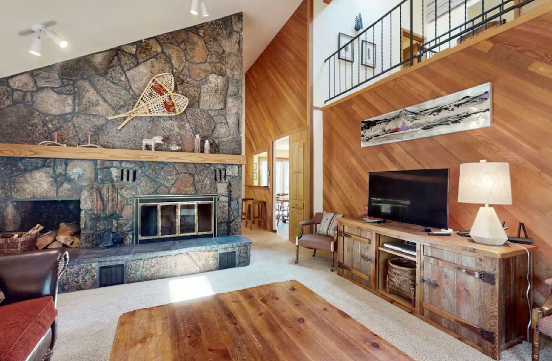 TV, fireplace, table tennis, books