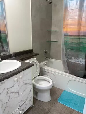 Hair dryer, towels, soap, shampoo - Cozy & Comfortable Home Away From Home (Surrey)