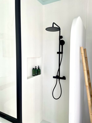 Shower, hair dryer, towels, soap - WINEGROWER'S HOUSE (Escales)