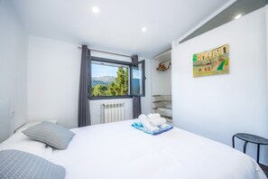 3 quartos, ferros/tábuas de passar roupa, Wi-Fi, roupa de cama