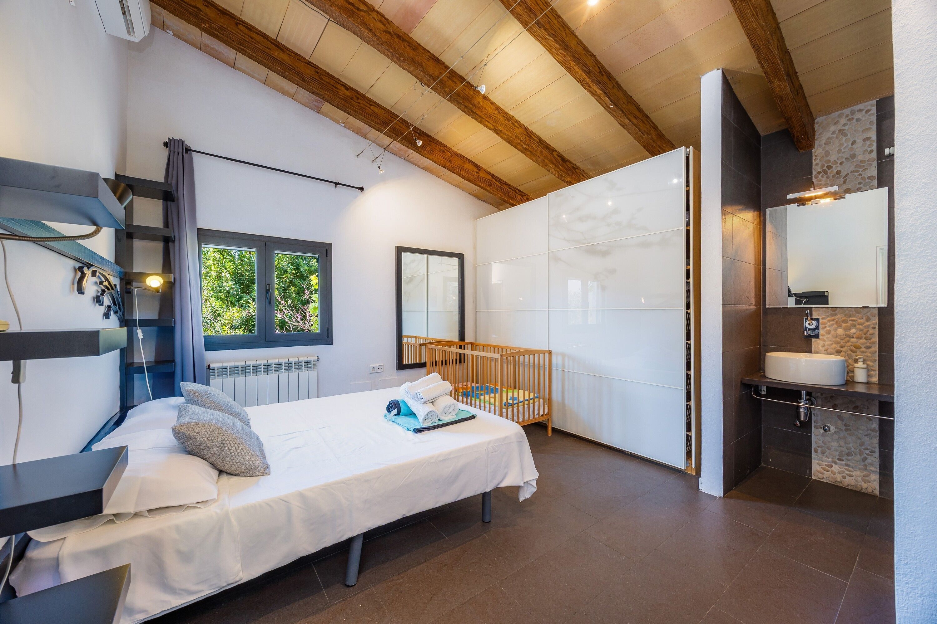 3 soverom, strykejern/-brett, wi-fi og sengetøy